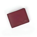 "Men’s leather wallet – premium quality, compact design"